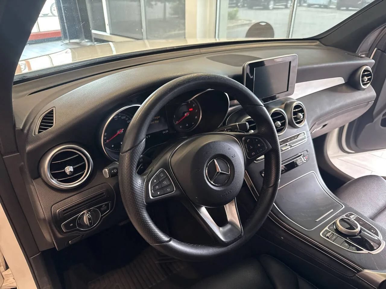 Used 2018 Mercedes-Benz GLC 300 4MATIC w/ Premium Package image 24
