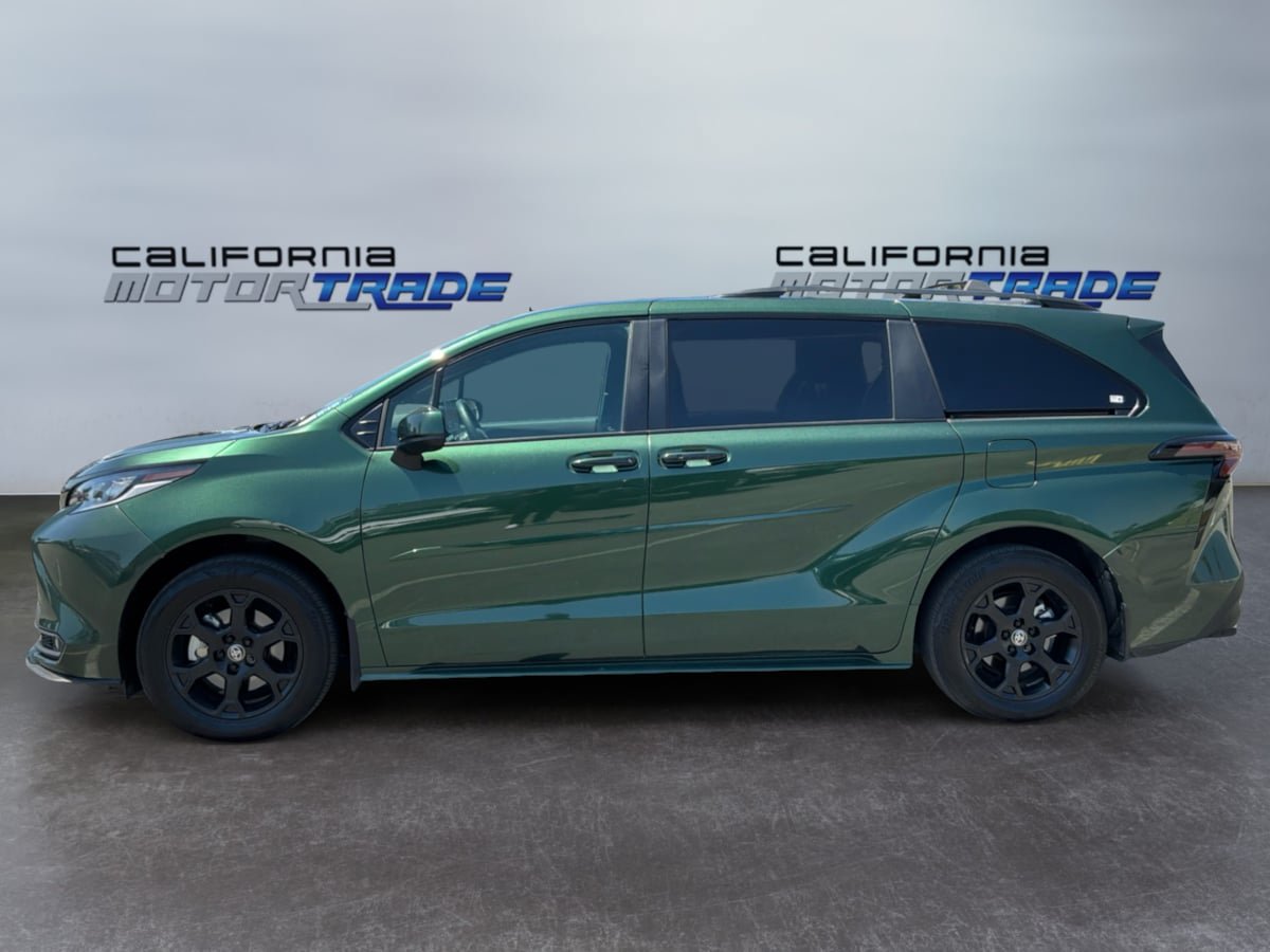 Used 2025 Toyota Sienna XLE Woodland Edition AWD/4WD image 8