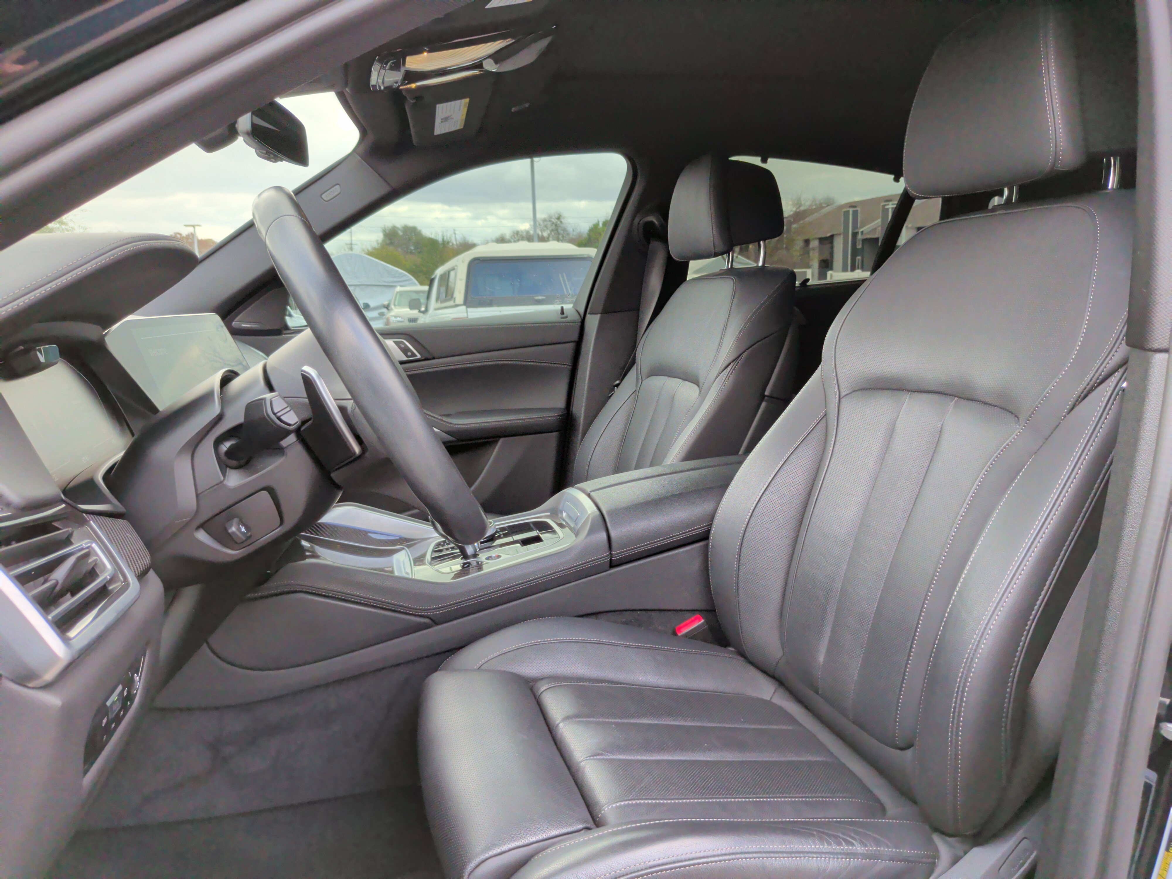 Used 2022 BMW X6 M50i w/ Executive Package image 16