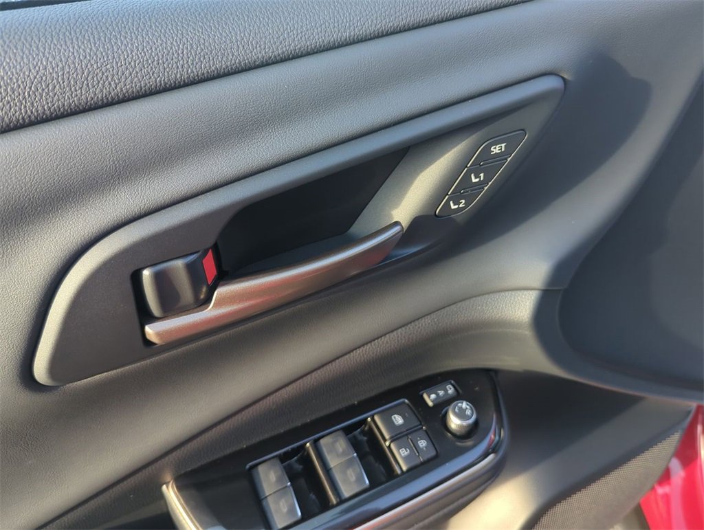 Used 2025 Toyota Crown Signia image 13