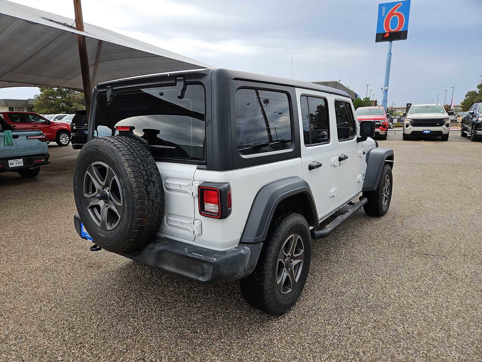 Used 2018 Jeep Wrangler Unlimited Sport AWD/4WD image 8