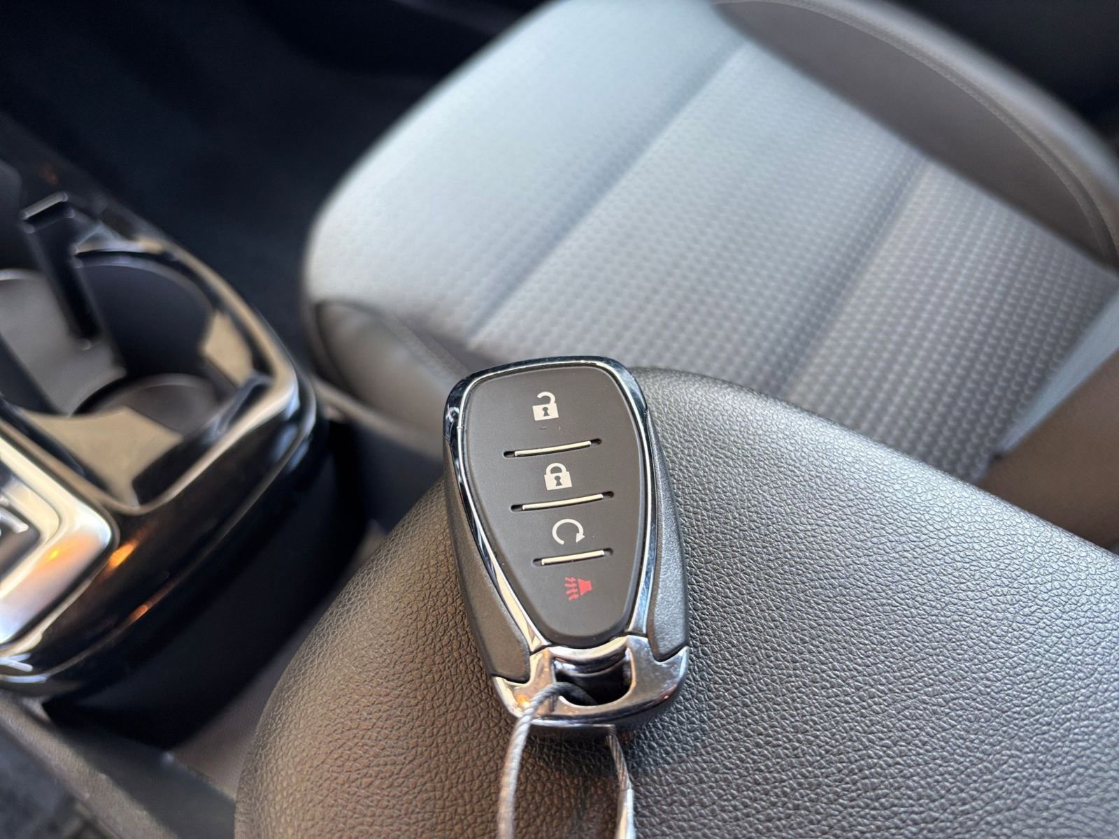 Used 2025 Chevrolet Trax LT FWD image 24