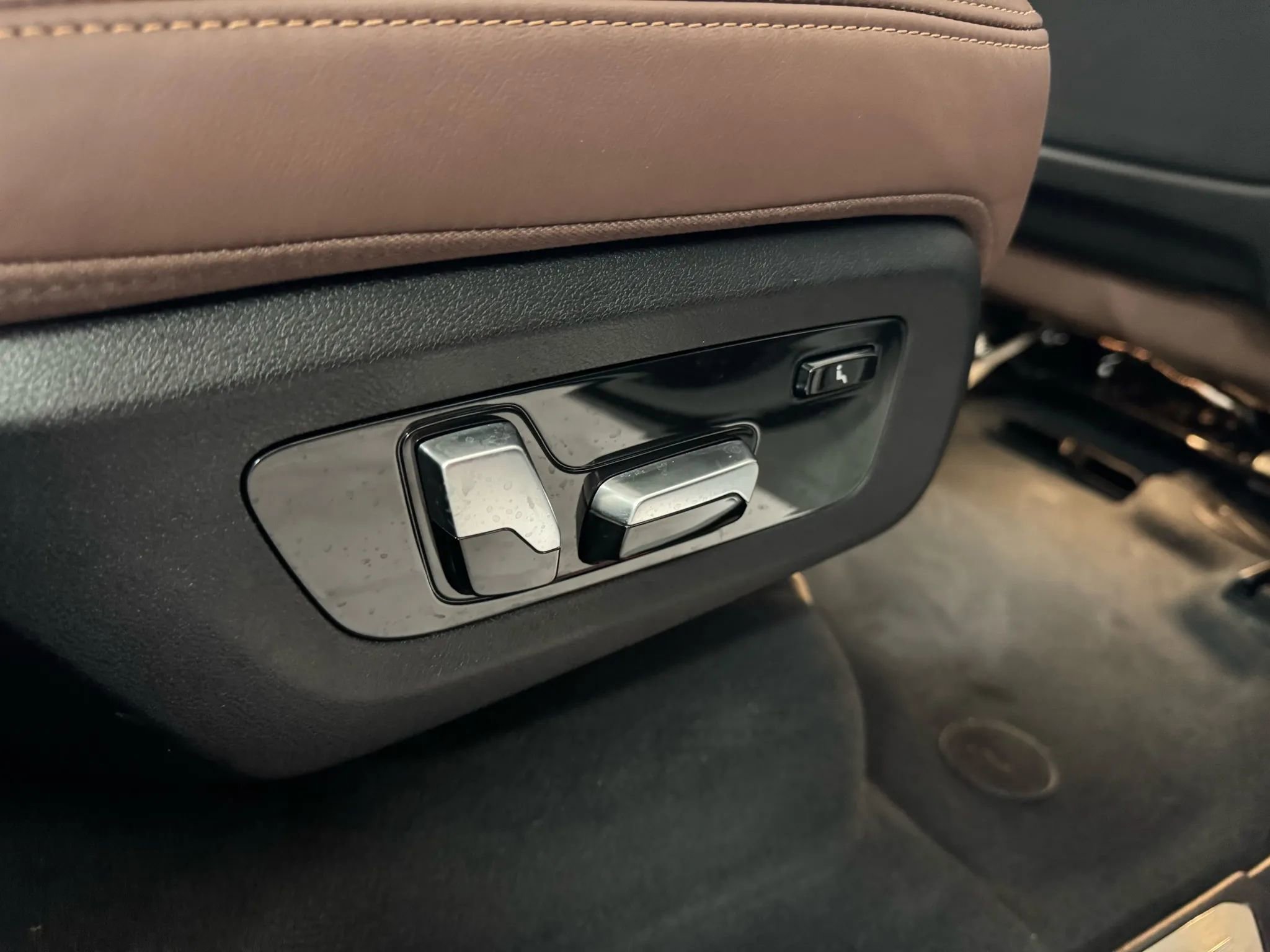 Used 2023 BMW X7 xDrive40i w/ Premium Package image 20