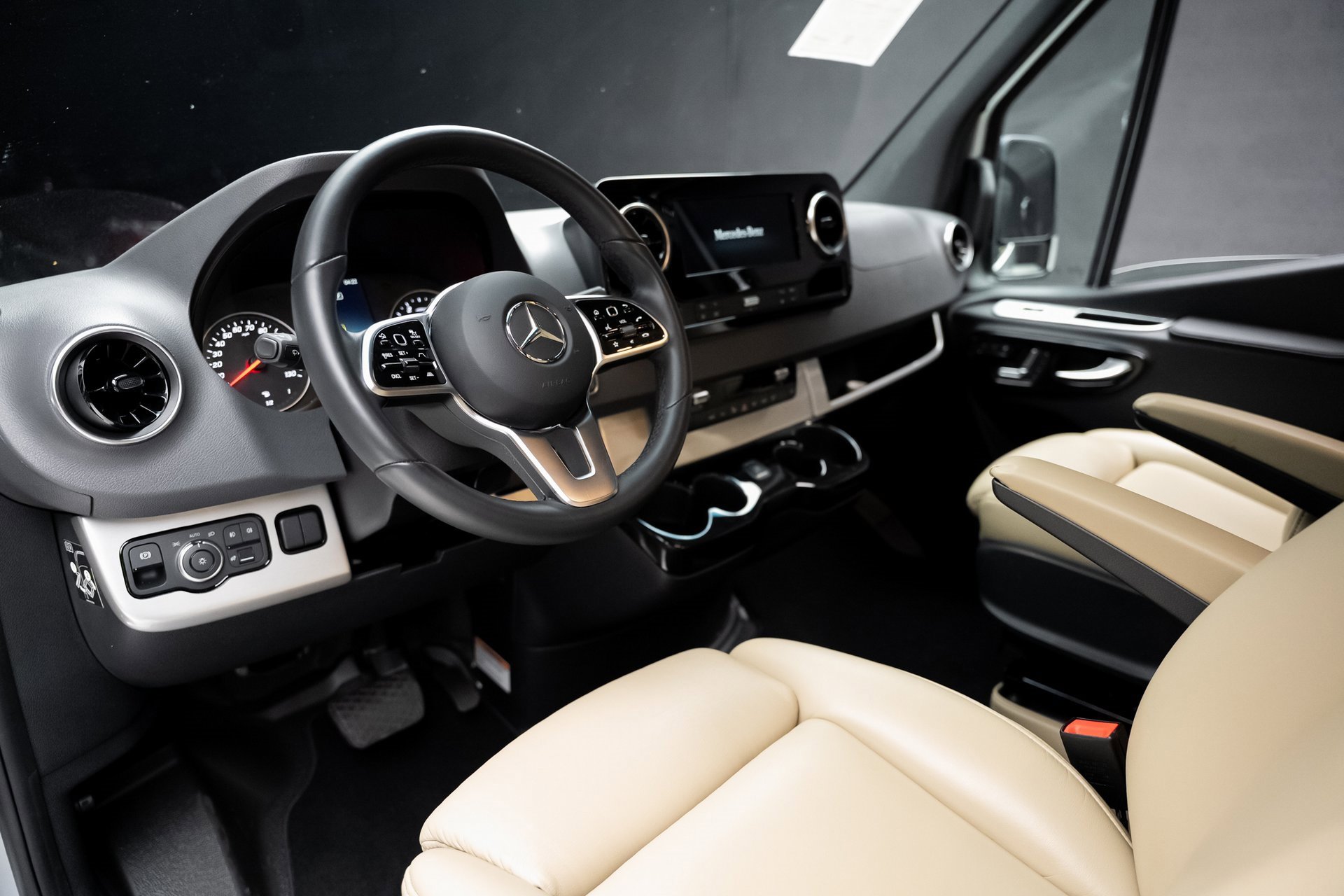 Used 2022 Mercedes-Benz Sprinter 144 Cargo image 2