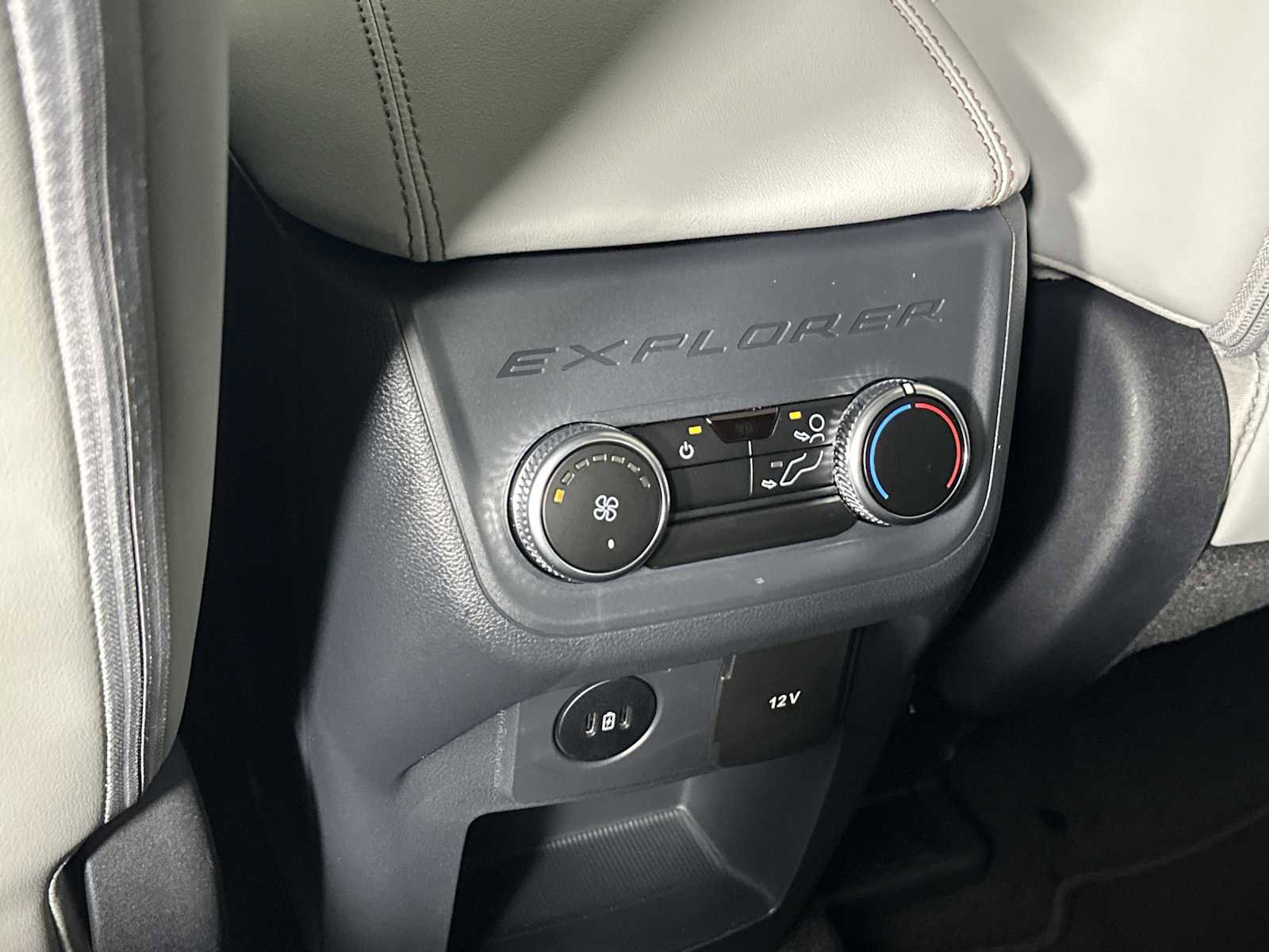 Used 2025 Ford Explorer Active w/ Active Comfort Package AWD/4WD image 24