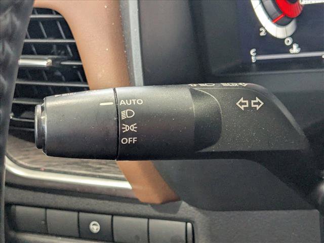 Used 2025 Nissan Rogue Platinum FWD image 6