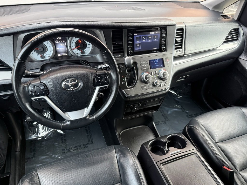 Used 2018 Toyota Sienna SE w/ Carpet Mat Package image 30