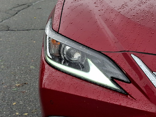 Used 2019 Lexus ES 300h w/ Accessory Package 2 FWD image 9