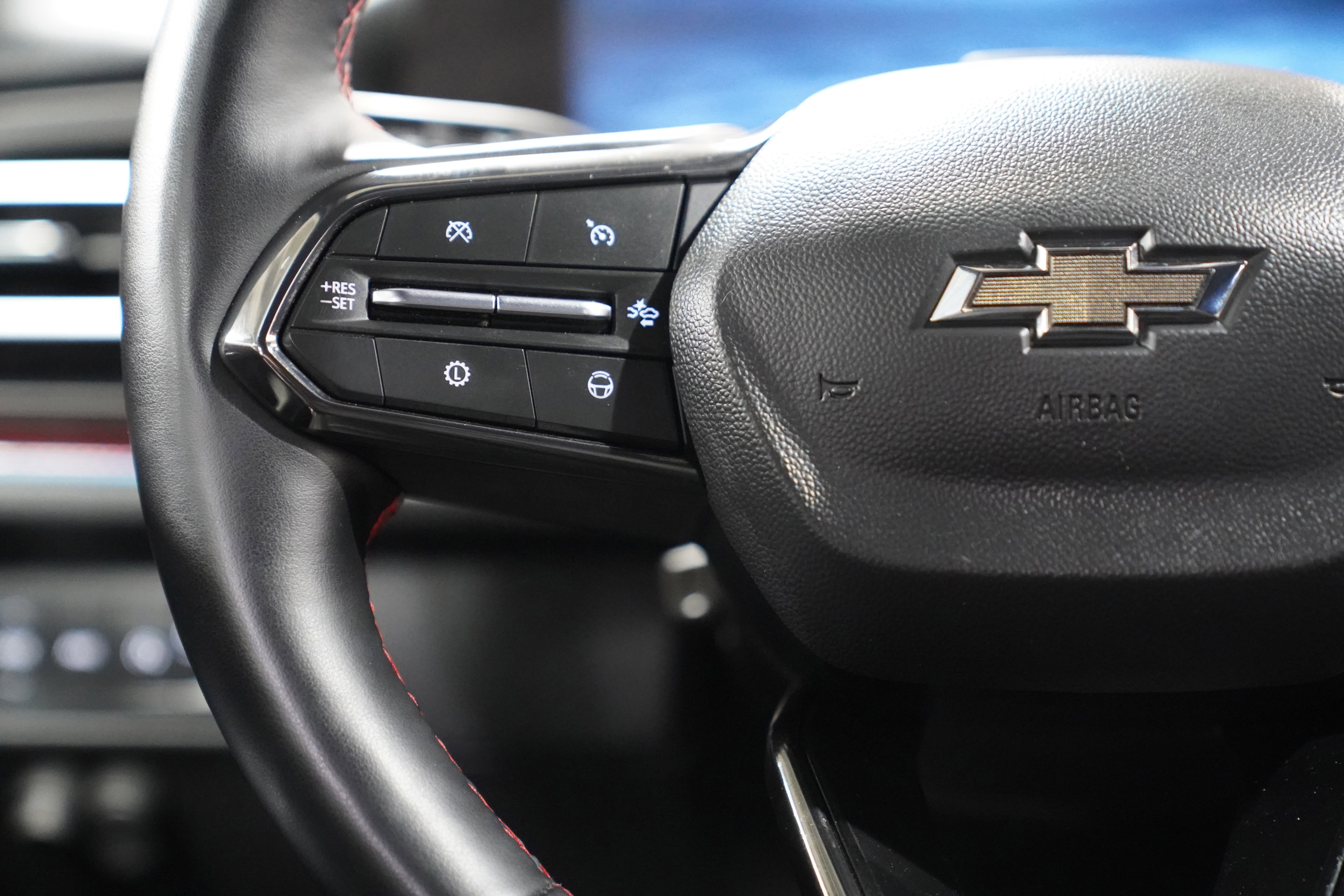 Used 2025 Chevrolet Traverse RS image 19