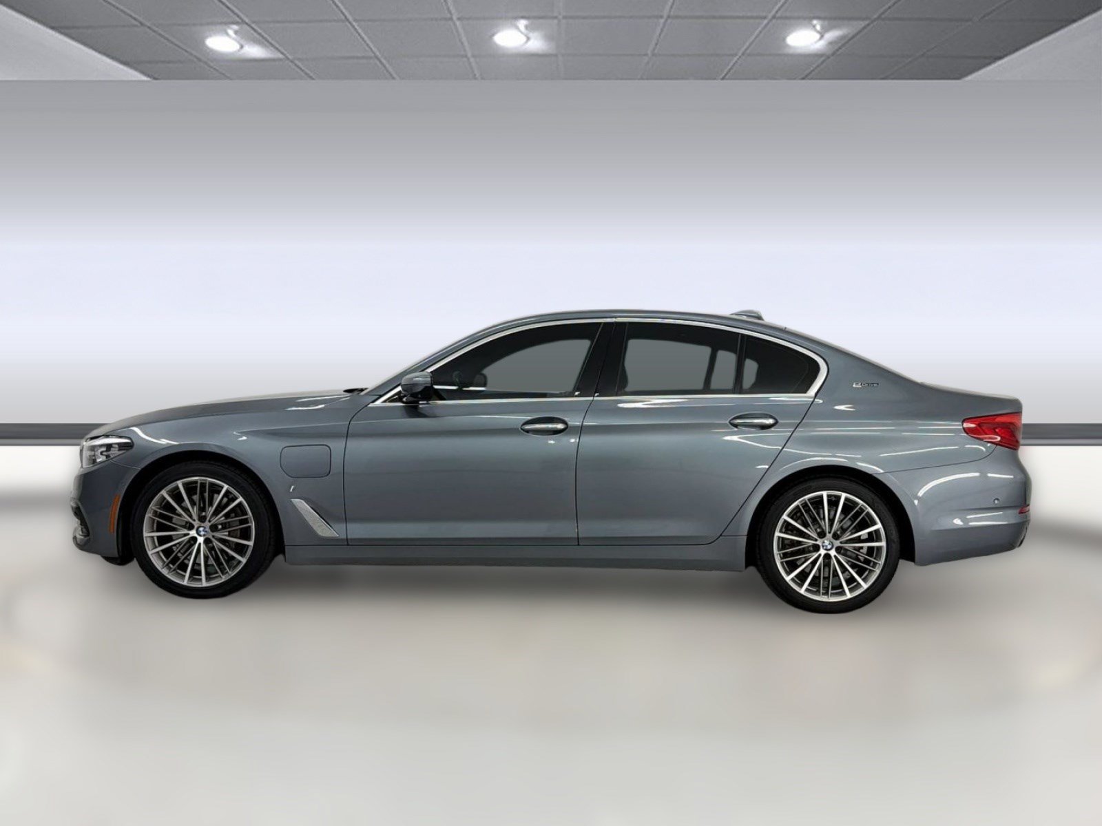 Used 2018 BMW 530e RWD image 2