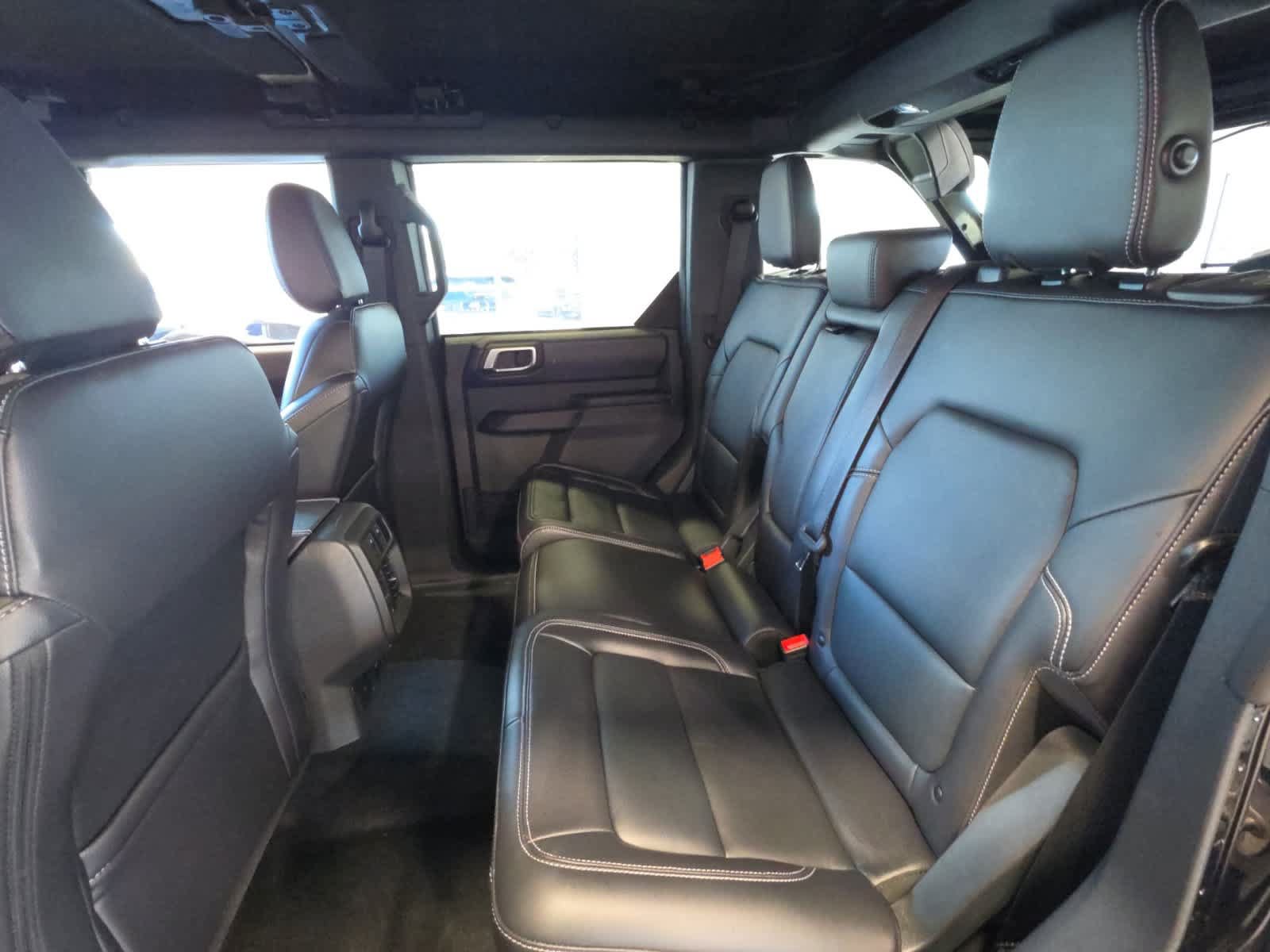 Used 2026 Ford Bronco Outer Banks w/ Sasquatch Package AWD/4WD image 32