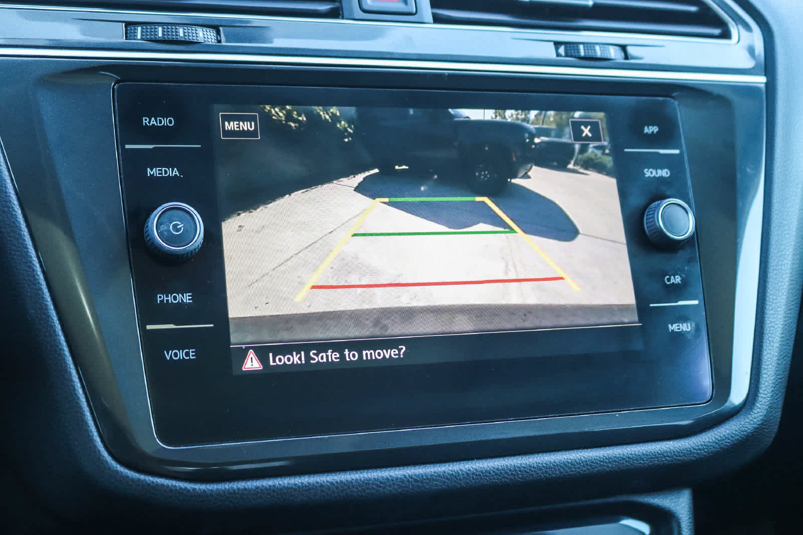 Used 2020 Volkswagen Tiguan SE w/ Panoramic Sunroof Package AWD/4WD image 26