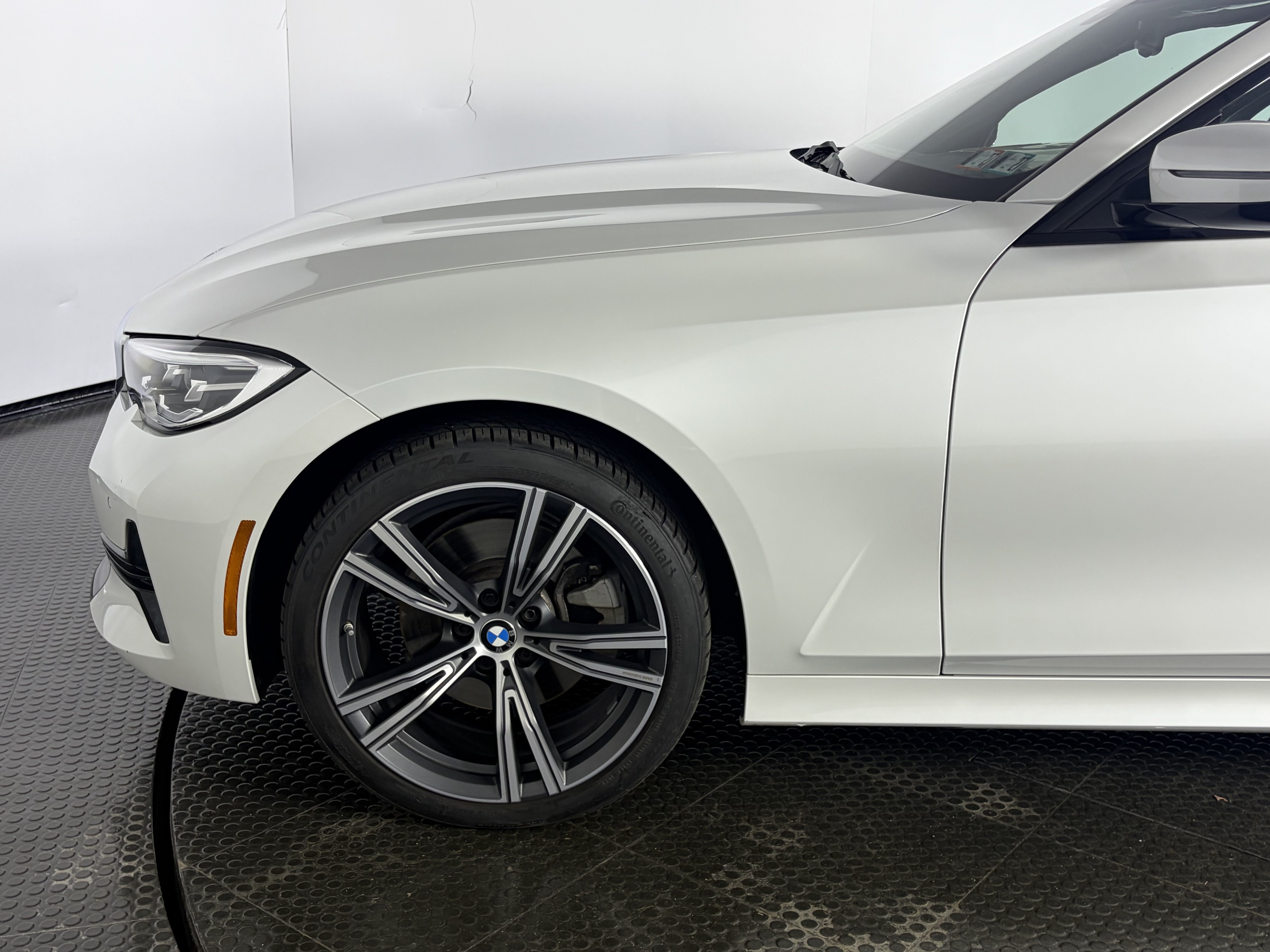 Certified 2022 BMW 330i xDrive Sedan w/ Premium Package 2 AWD/4WD image 4