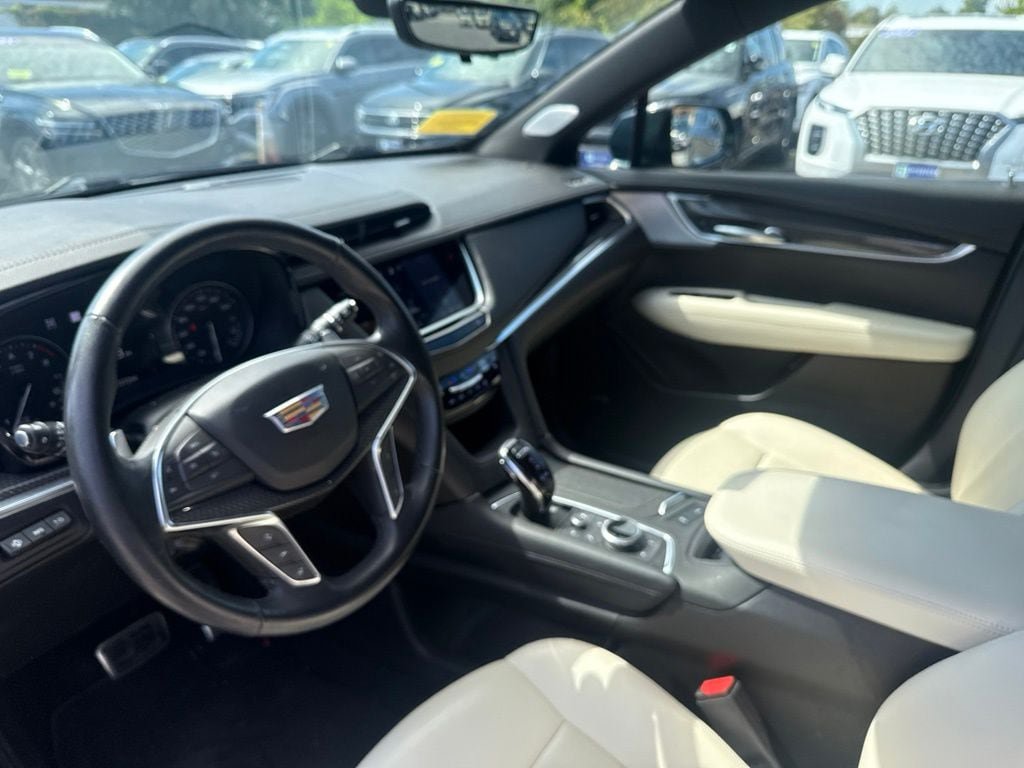Used 2024 Cadillac XT5 Sportv w/ Technology Package AWD/4WD image 18