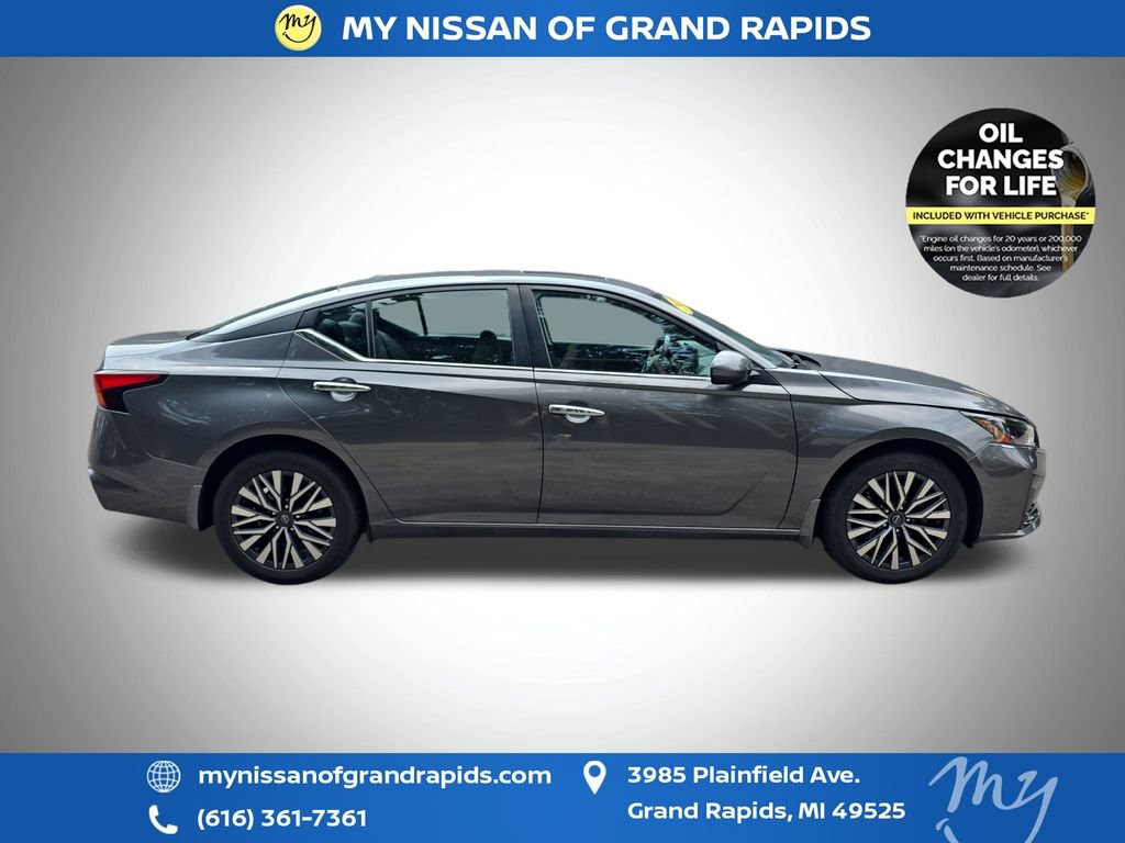 Used 2023 Nissan Altima 2.5 SV w/ SV Premium Package AWD/4WD image 9