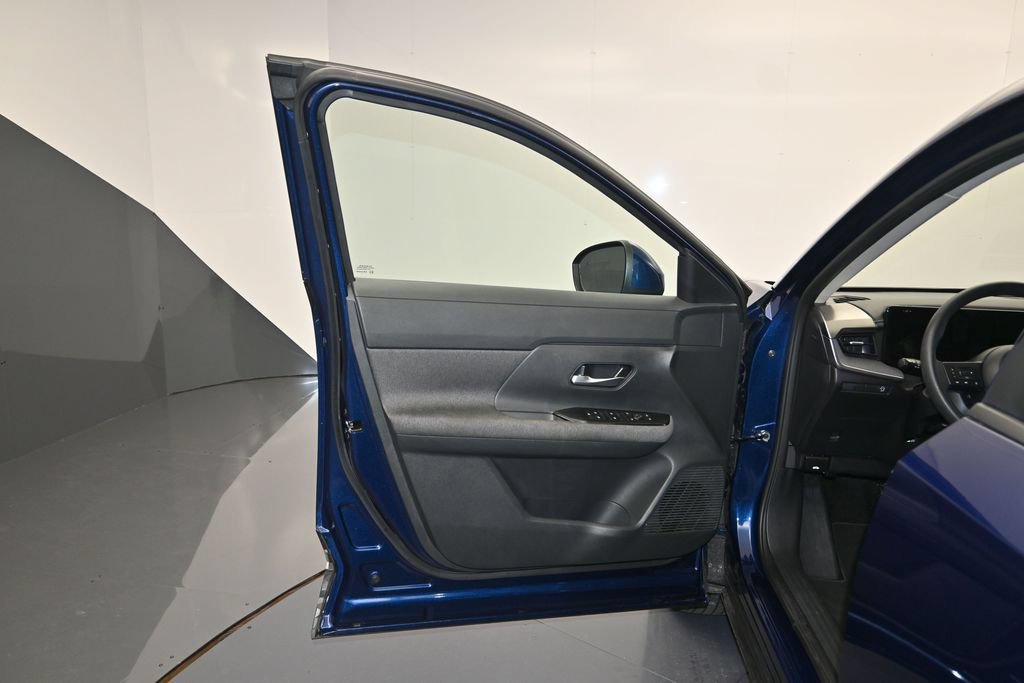 Used 2025 Nissan Kicks SV FWD image 10