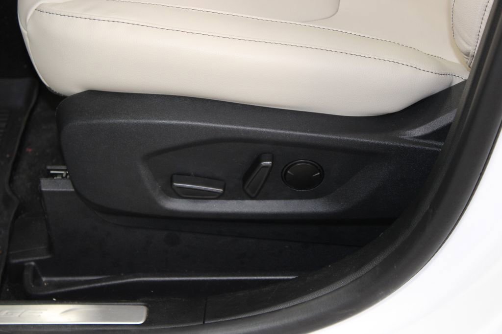 Used 2022 Ford Edge SE w/ Black Appearance Package image 16