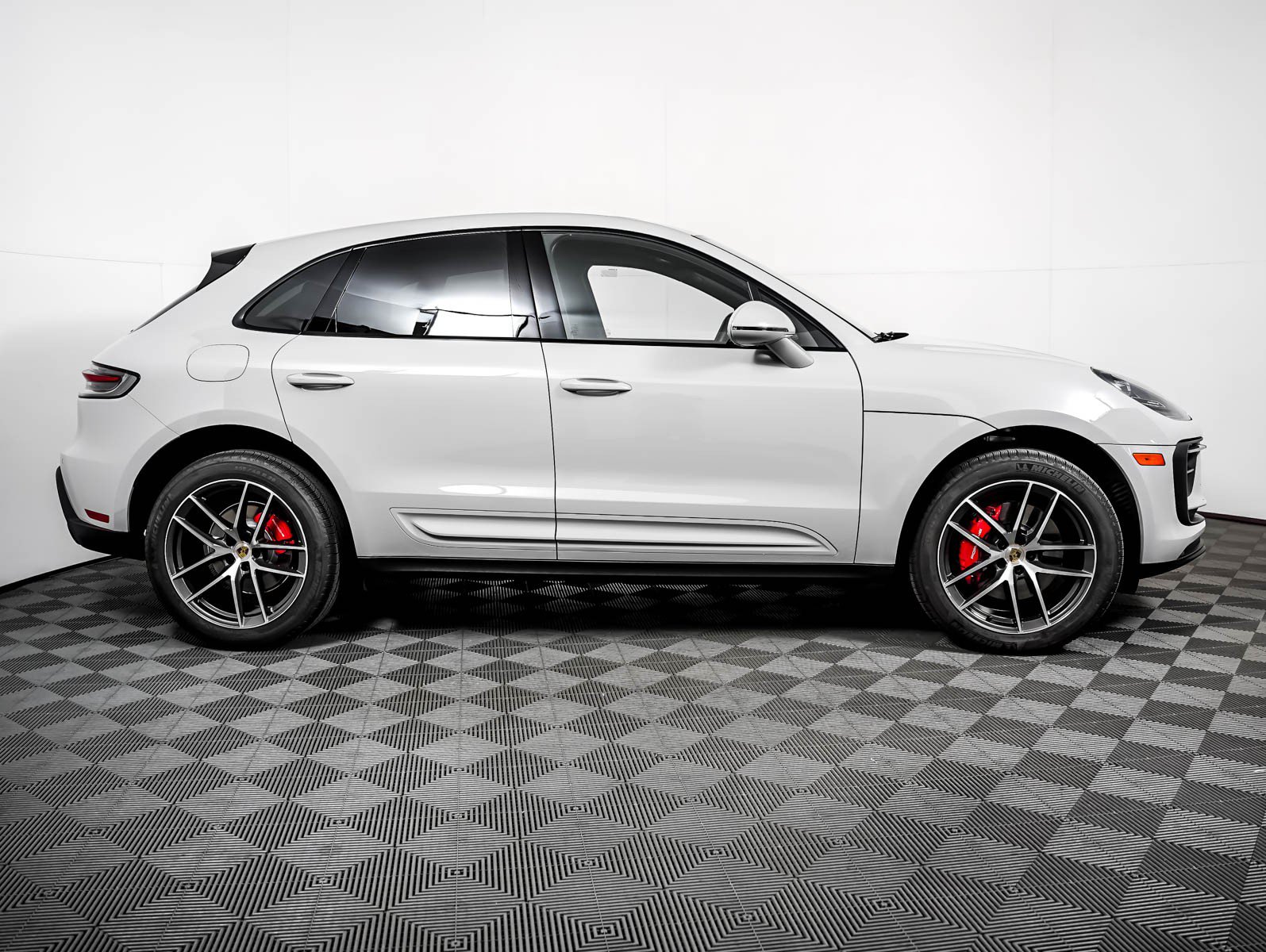 Certified 2026 Porsche Macan S AWD/4WD image 9