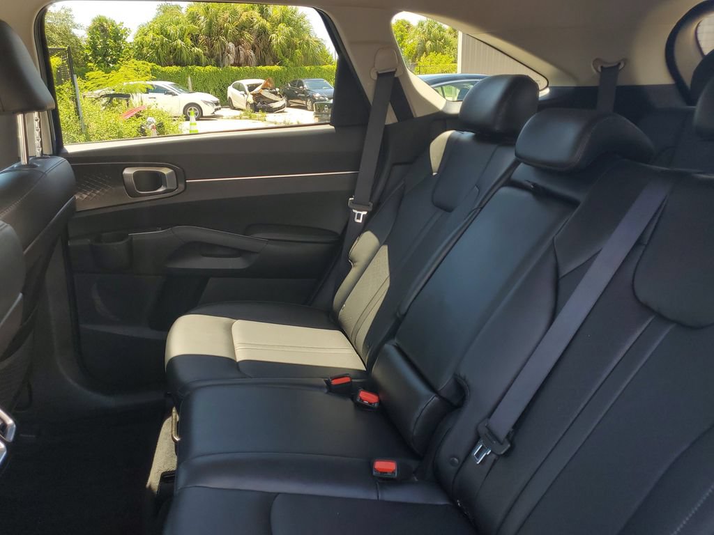 Used 2022 Kia Sorento S FWD image 12