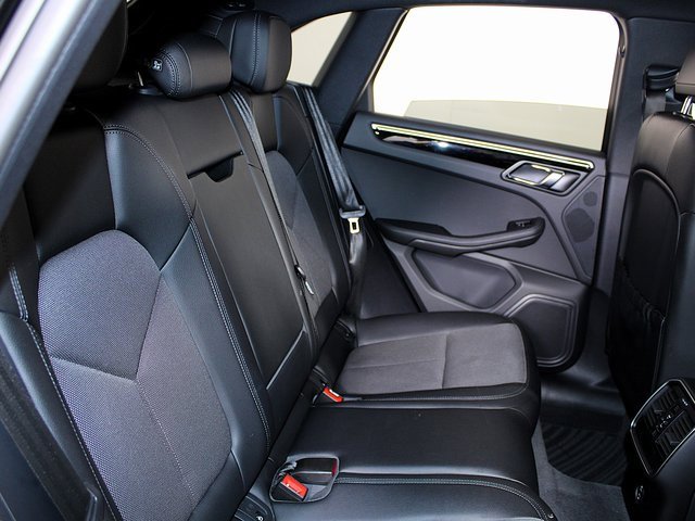 Used 2023 Porsche Macan image 24