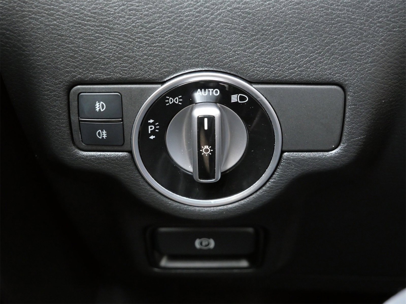 Used 2017 INFINITI QX30 Premium w/ Navigation Package image 24