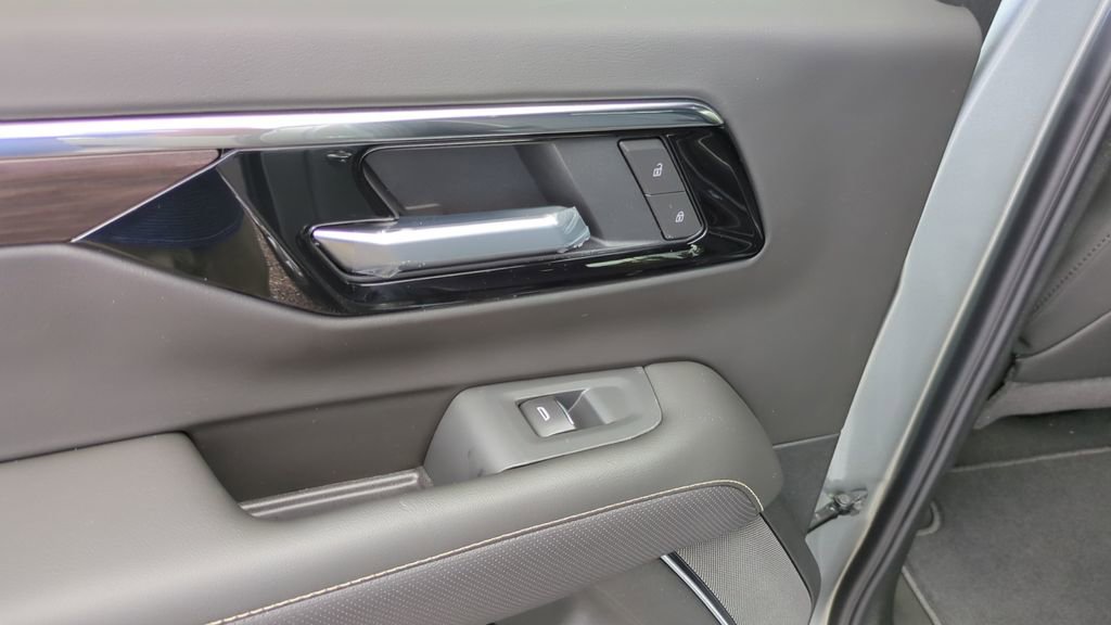 New 2026 Chevrolet Suburban Premier image 14