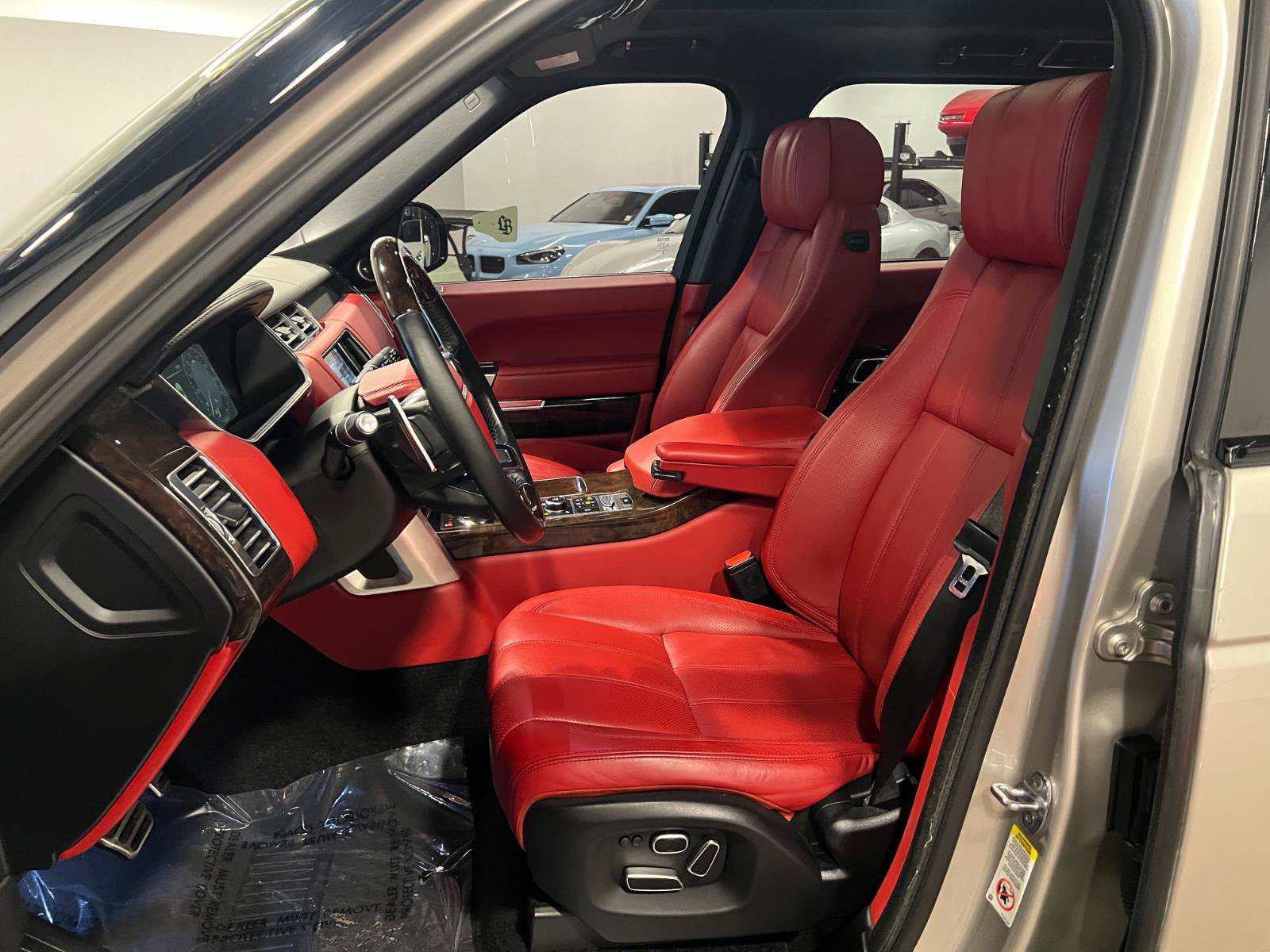 Used 2015 Land Rover Range Rover Autobiography image 9