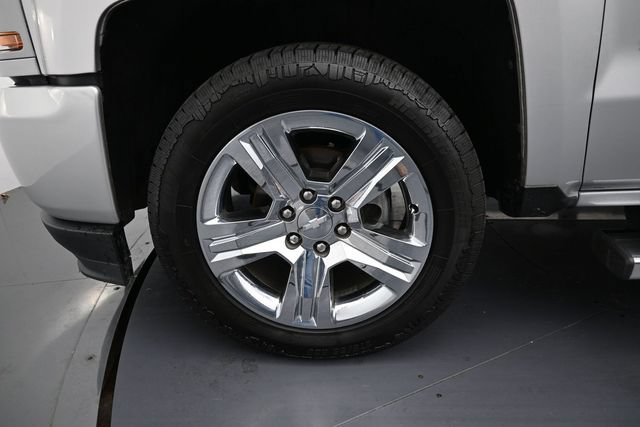 Used 2018 Chevrolet Silverado 1500 Custom w/ Custom Value Package RWD image 9