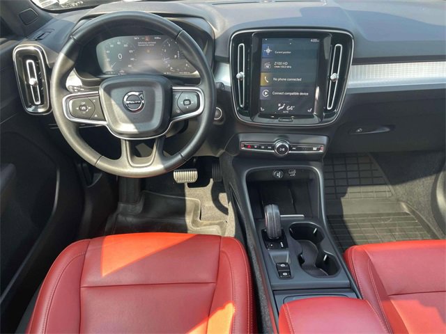 Used 2020 Volvo XC40 T5 Momentum w/ Protection Package Premier image 13