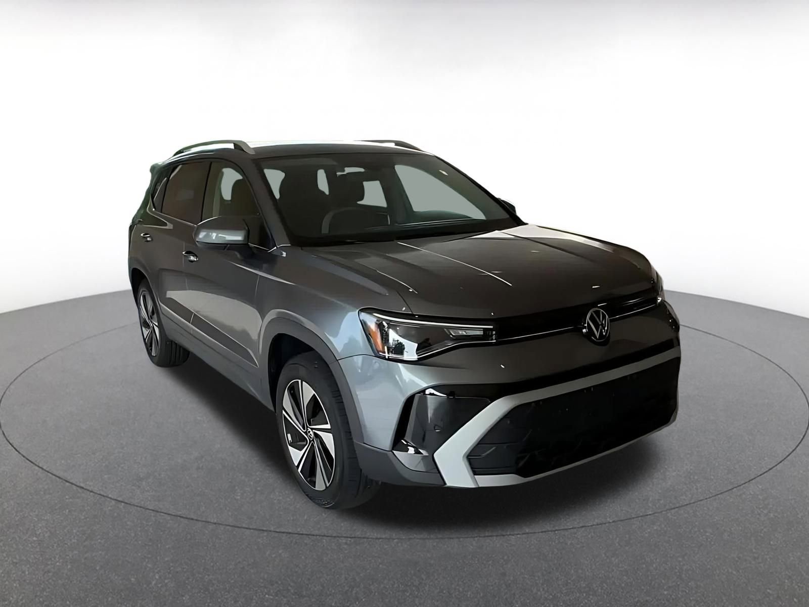 Used 2025 Volkswagen Taos SE image 3