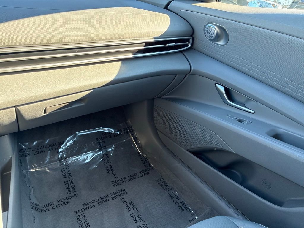 Used 2023 Hyundai Elantra SEL image 33