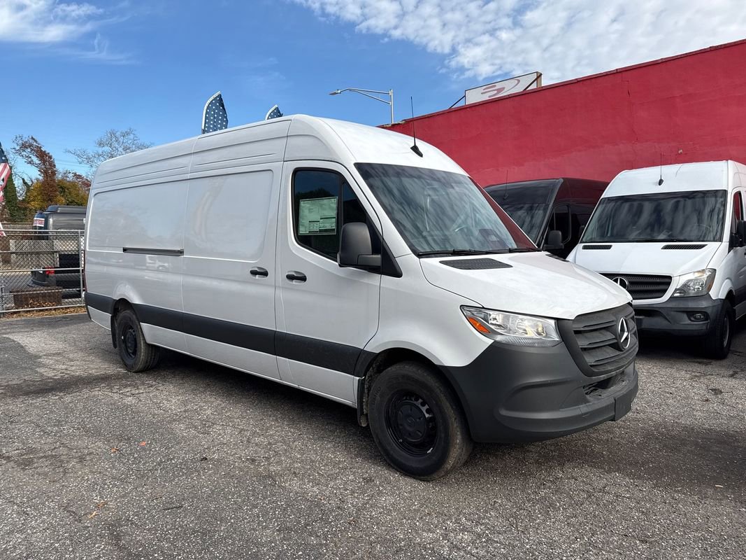 Used 2025 Mercedes-Benz Sprinter 2500 image 10