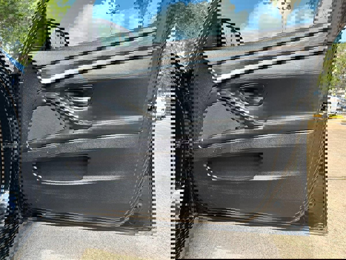 Used 2013 BMW 550i Sedan image 34