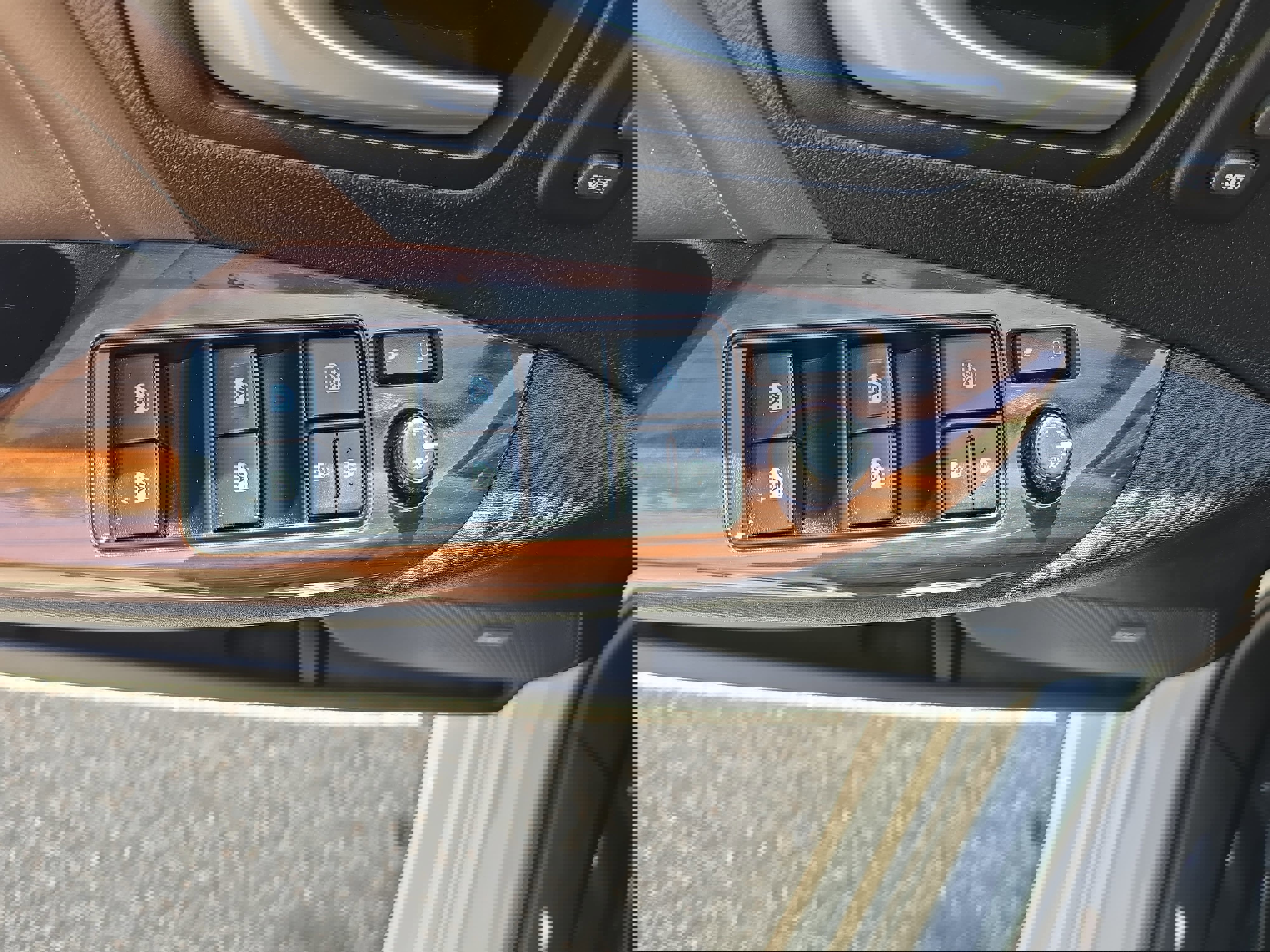 Used 2018 Toyota Sienna Limited image 27