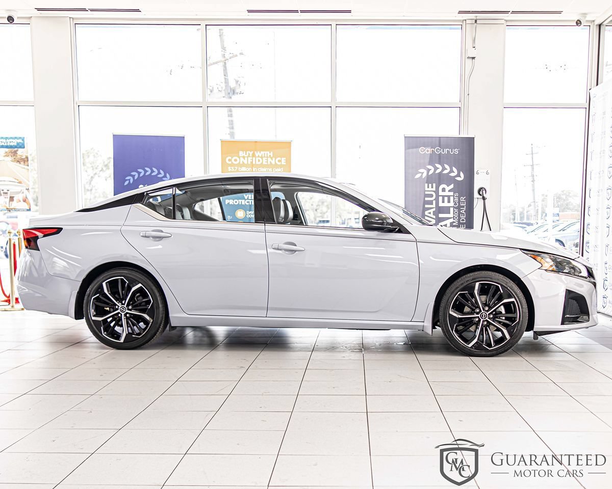 Used 2024 Nissan Altima 2.5 SR w/ SR Premium Package FWD image 9