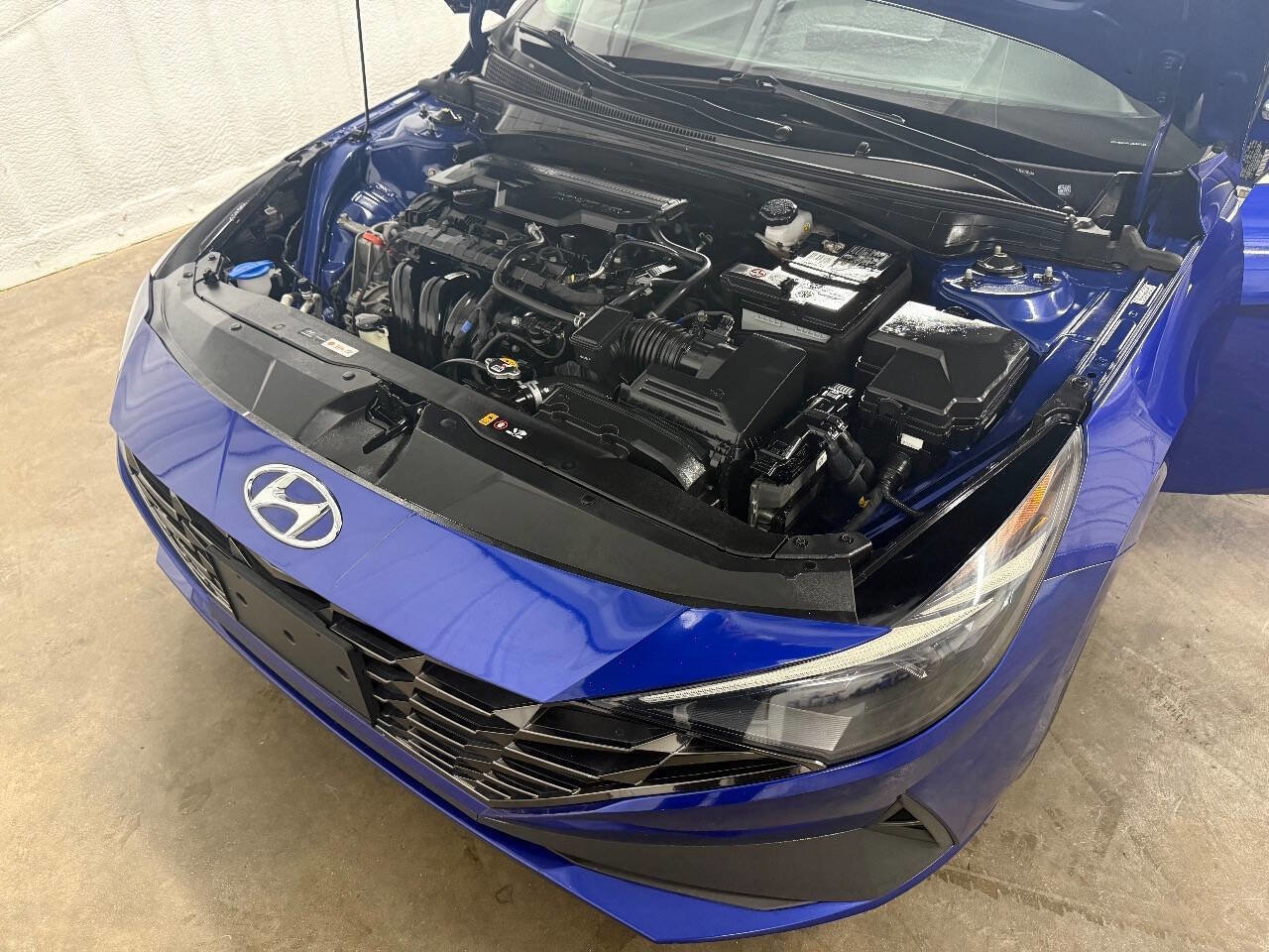 Used 2021 Hyundai Elantra Limited image 16