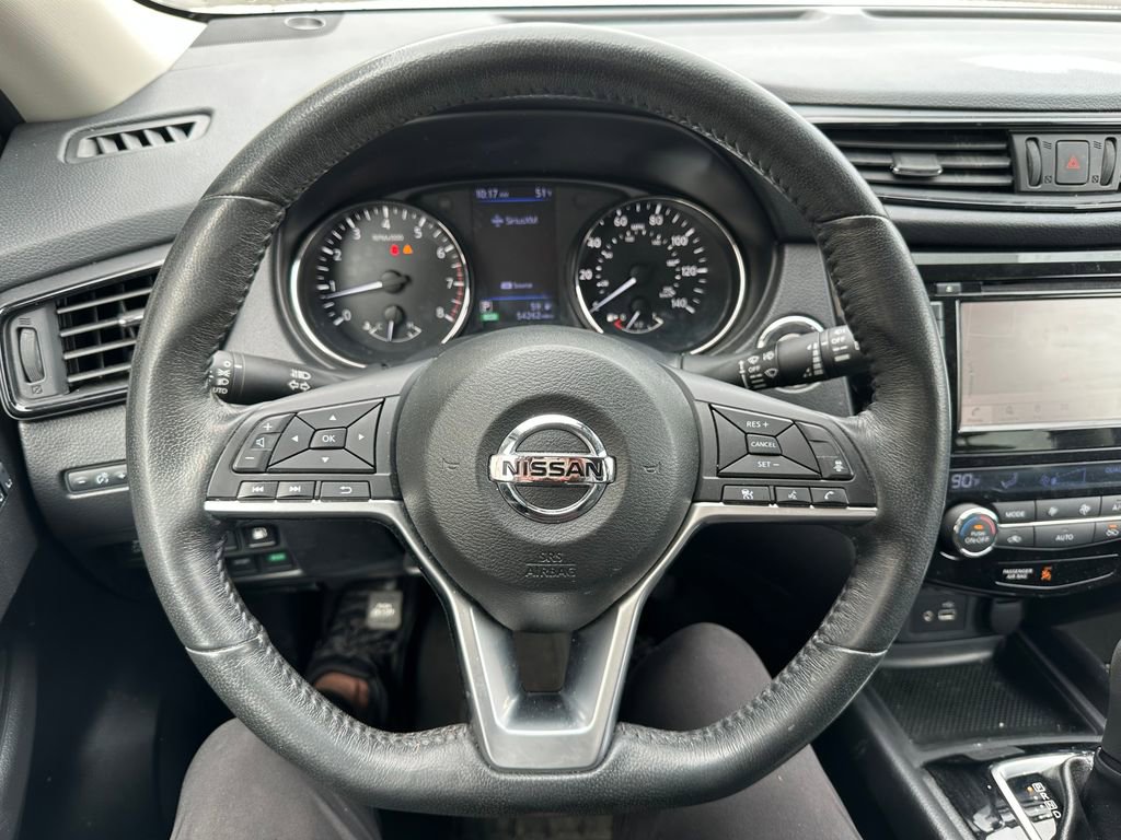 Used 2018 Nissan Rogue SV w/ Premium Package AWD/4WD image 2