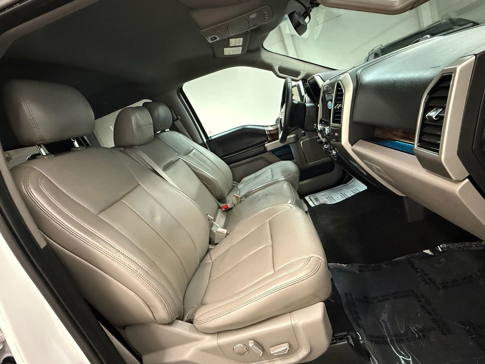 Used 2018 Ford F150 Lariat w/ Trailer Tow Package image 22