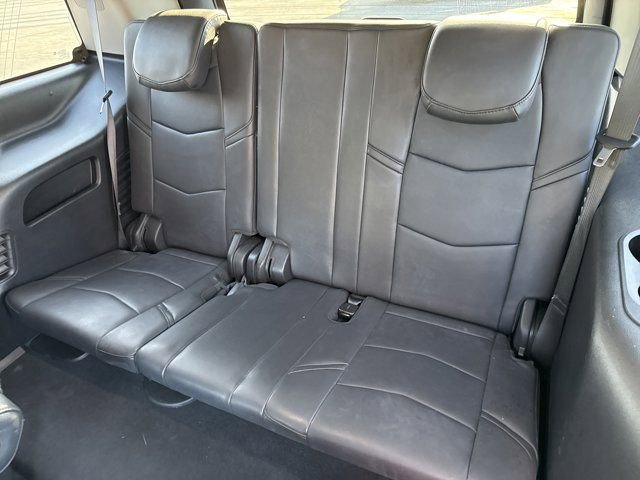 Used 2019 Cadillac Escalade Premium Luxury image 18