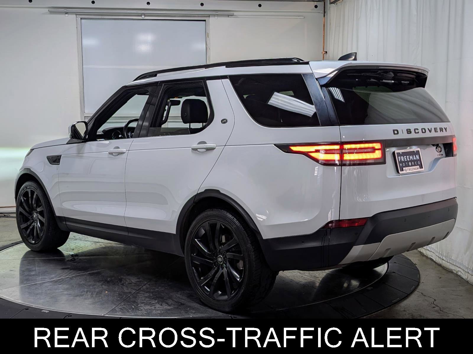 Used 2017 Land Rover Discovery HSE image 6