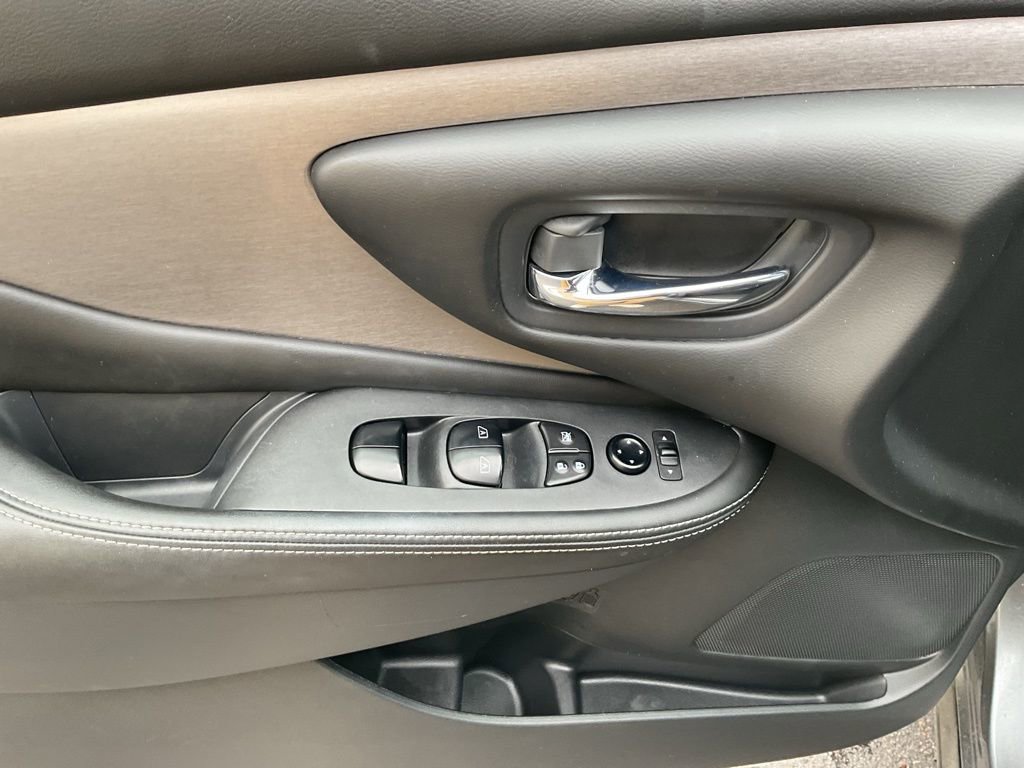 Used 2022 Nissan Murano S image 11