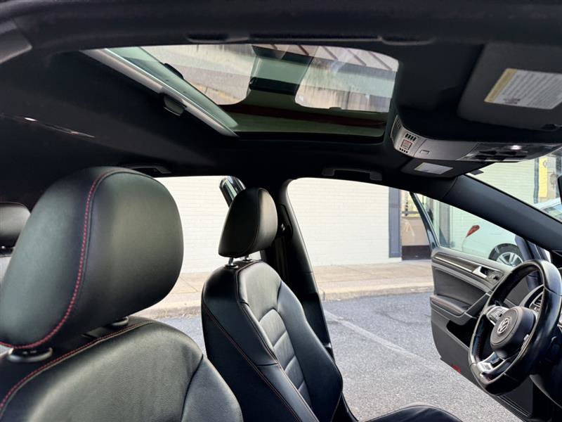 Used 2017 Volkswagen GTI SE FWD image 21