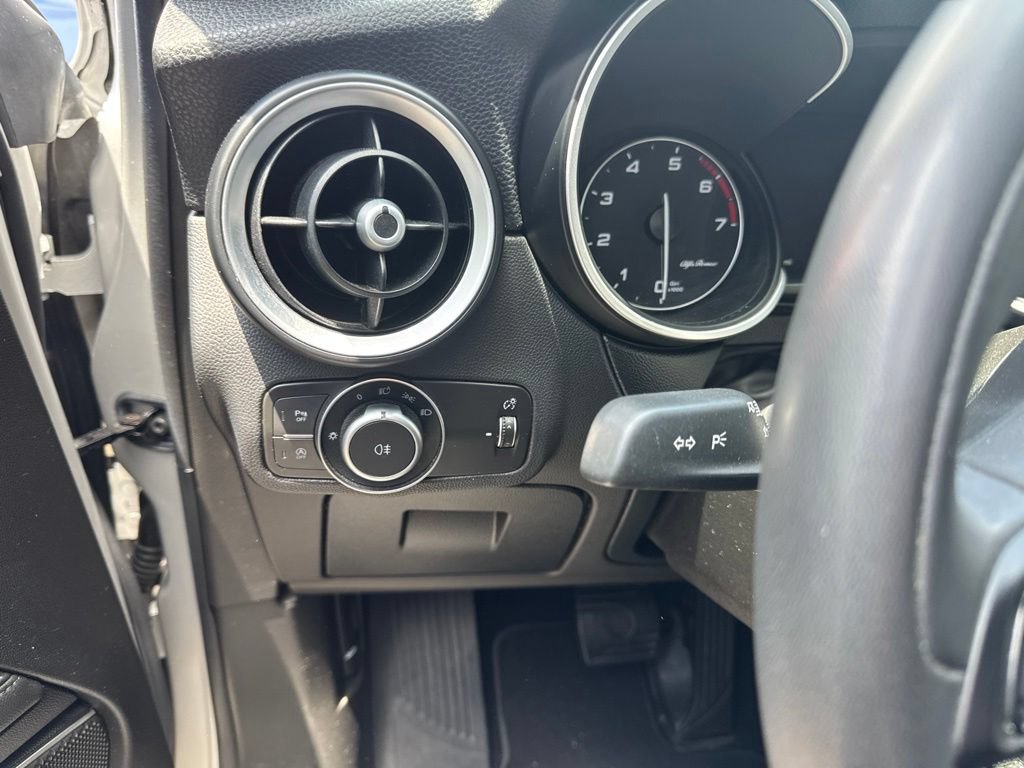 Used 2020 Alfa Romeo Stelvio w/ Nero Edizione RWD image 6