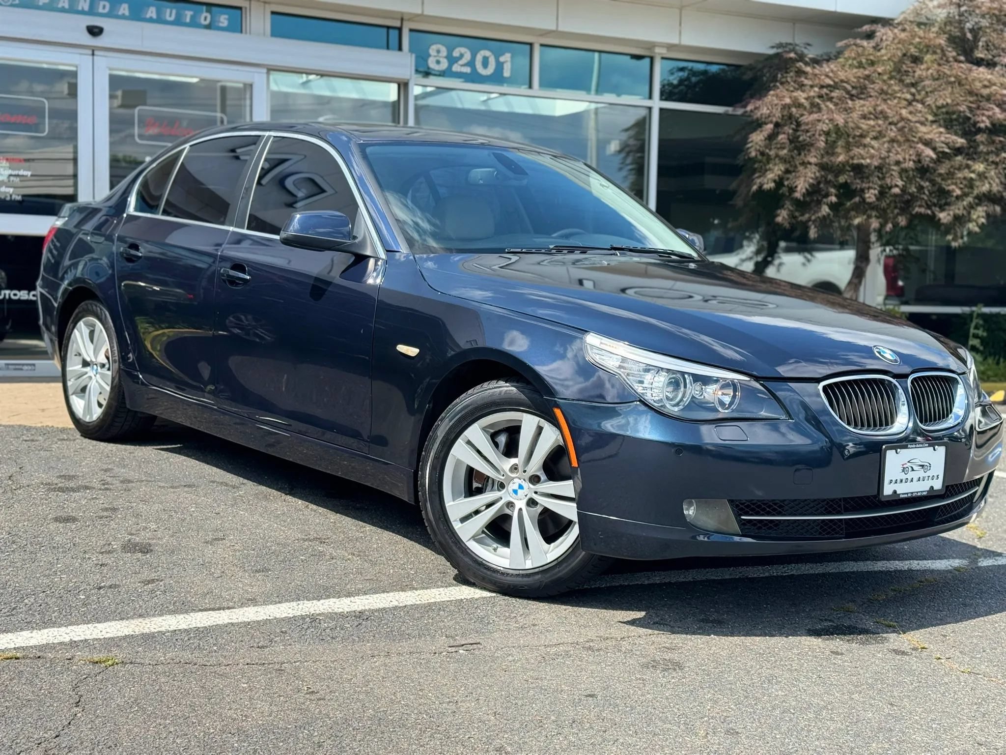 Used 2010 BMW 528i xDrive Sedan AWD/4WD image 2
