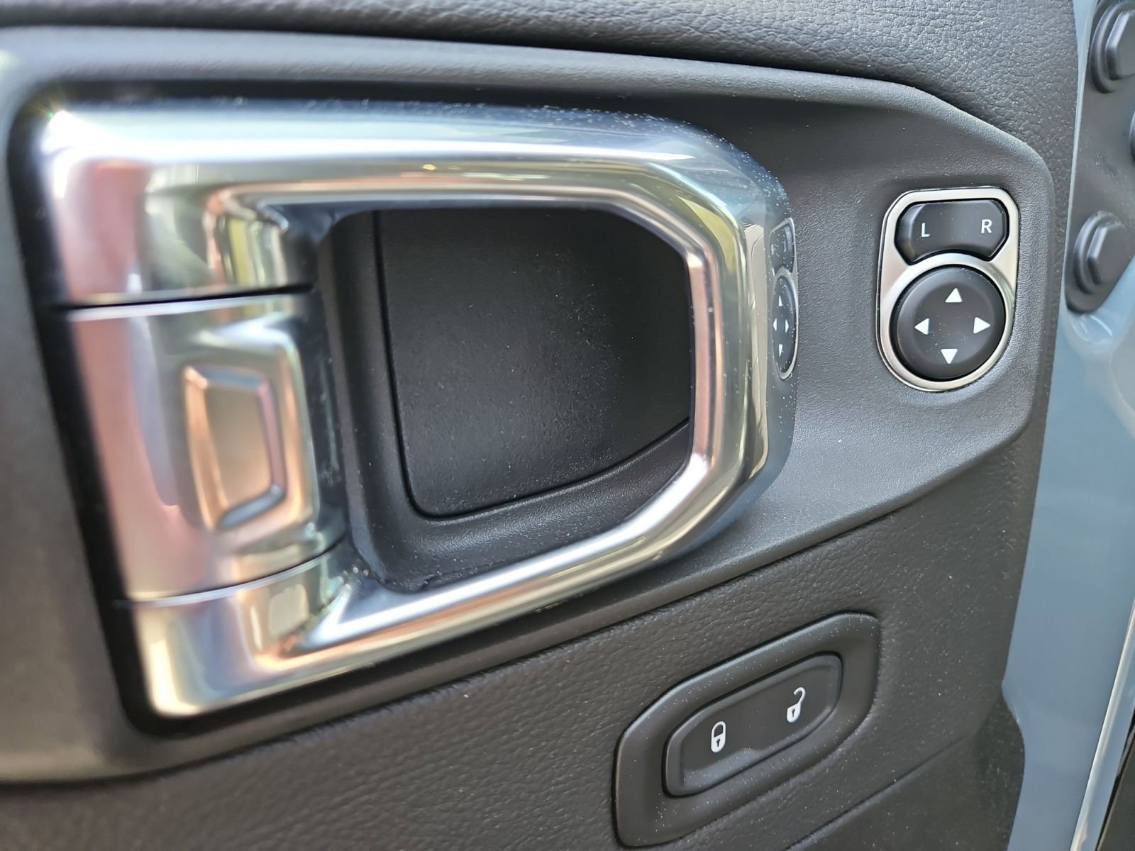 Used 2025 Jeep Gladiator Sport AWD/4WD image 21