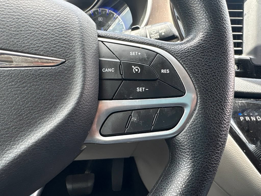 Used 2020 Chrysler Voyager Lxi FWD image 23