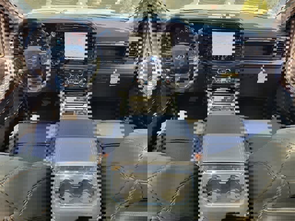 New 2025 Ford F350 Lariat image 13