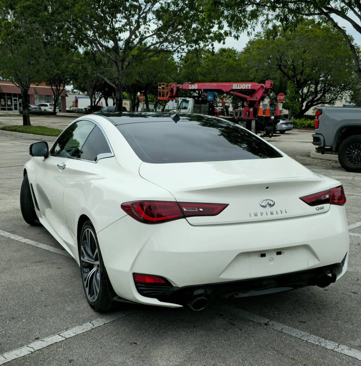 Used 2017 INFINITI Q60 3.0t w/ Premium Plus Package 3.0T RWD image 5