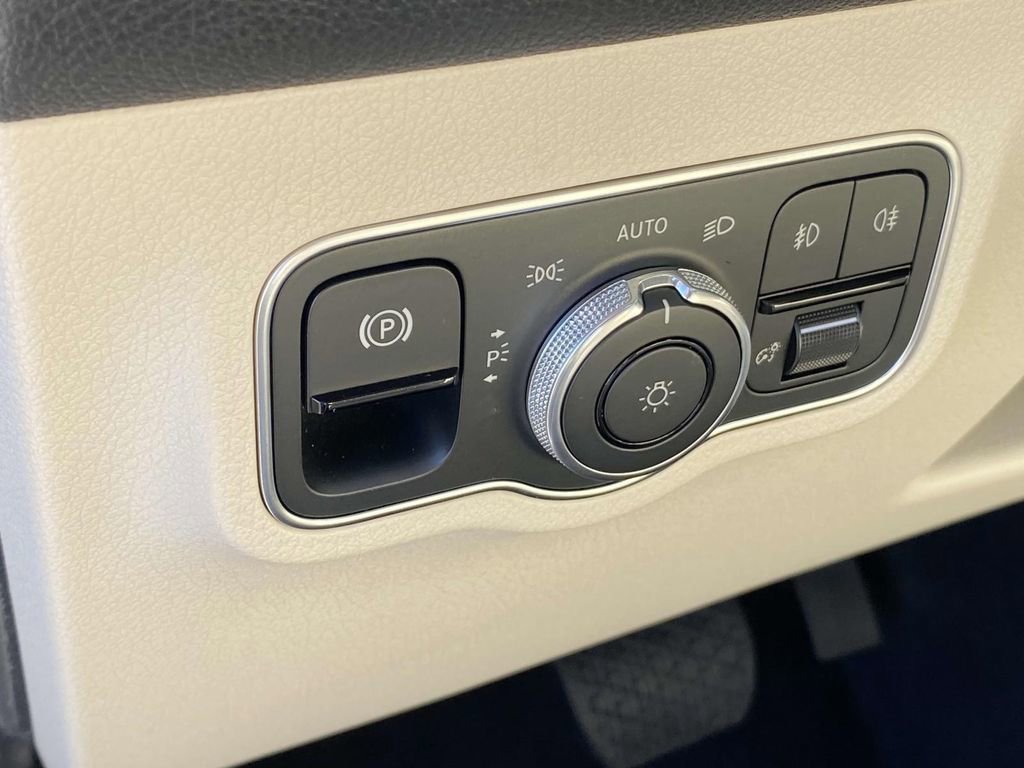 Certified 2025 Mercedes-Benz GLB 250 image 18