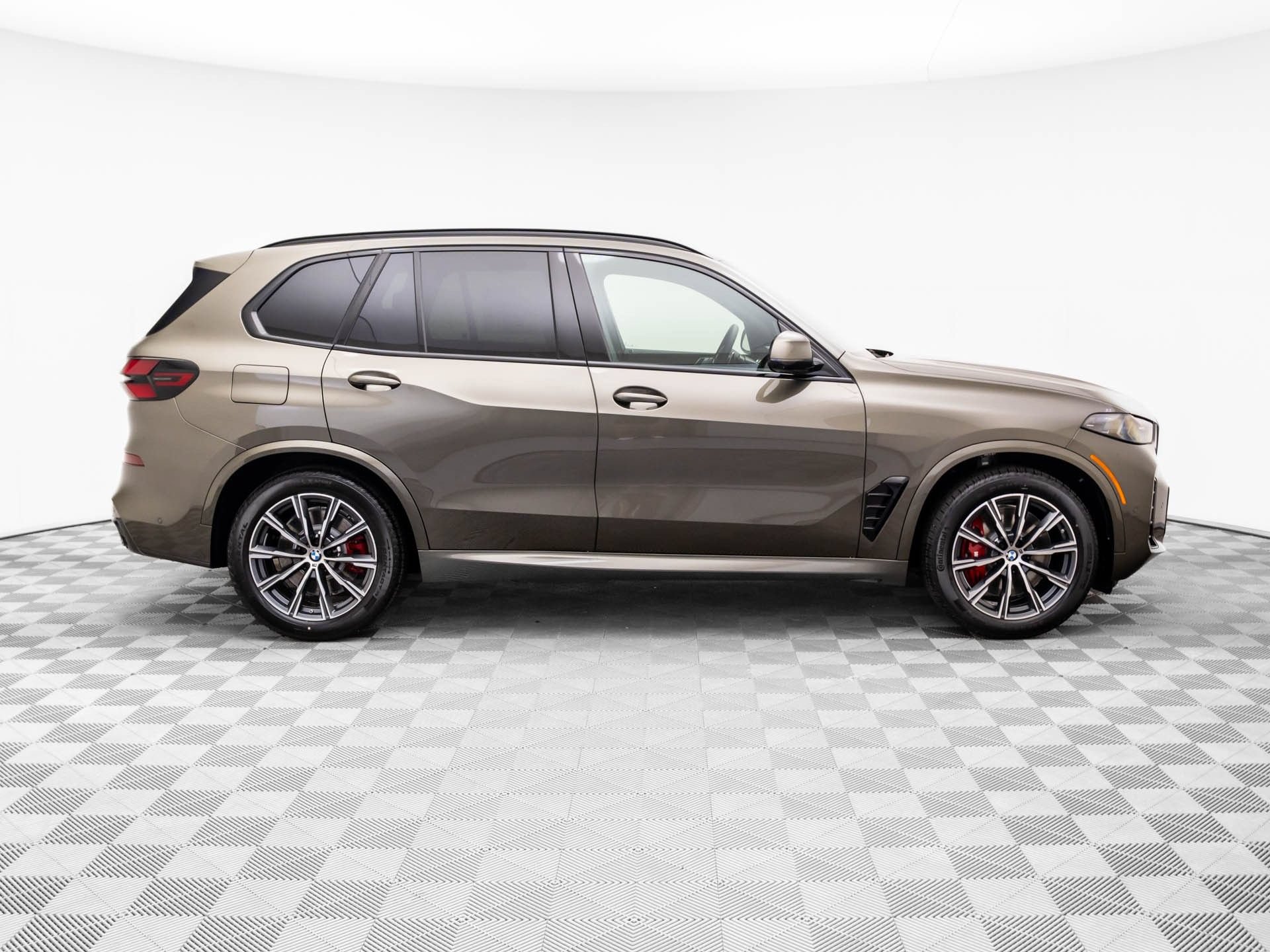 Certified 2026 BMW X5 xDrive50e w/ M Sport Package AWD/4WD image 7